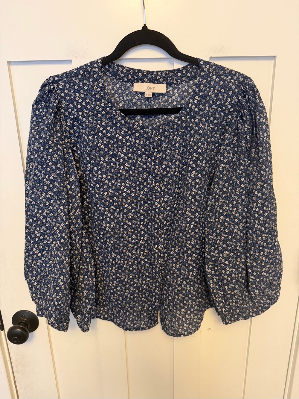 LOFT blue & white ditsy floral print Button blouse long puff sleeve xL cotton